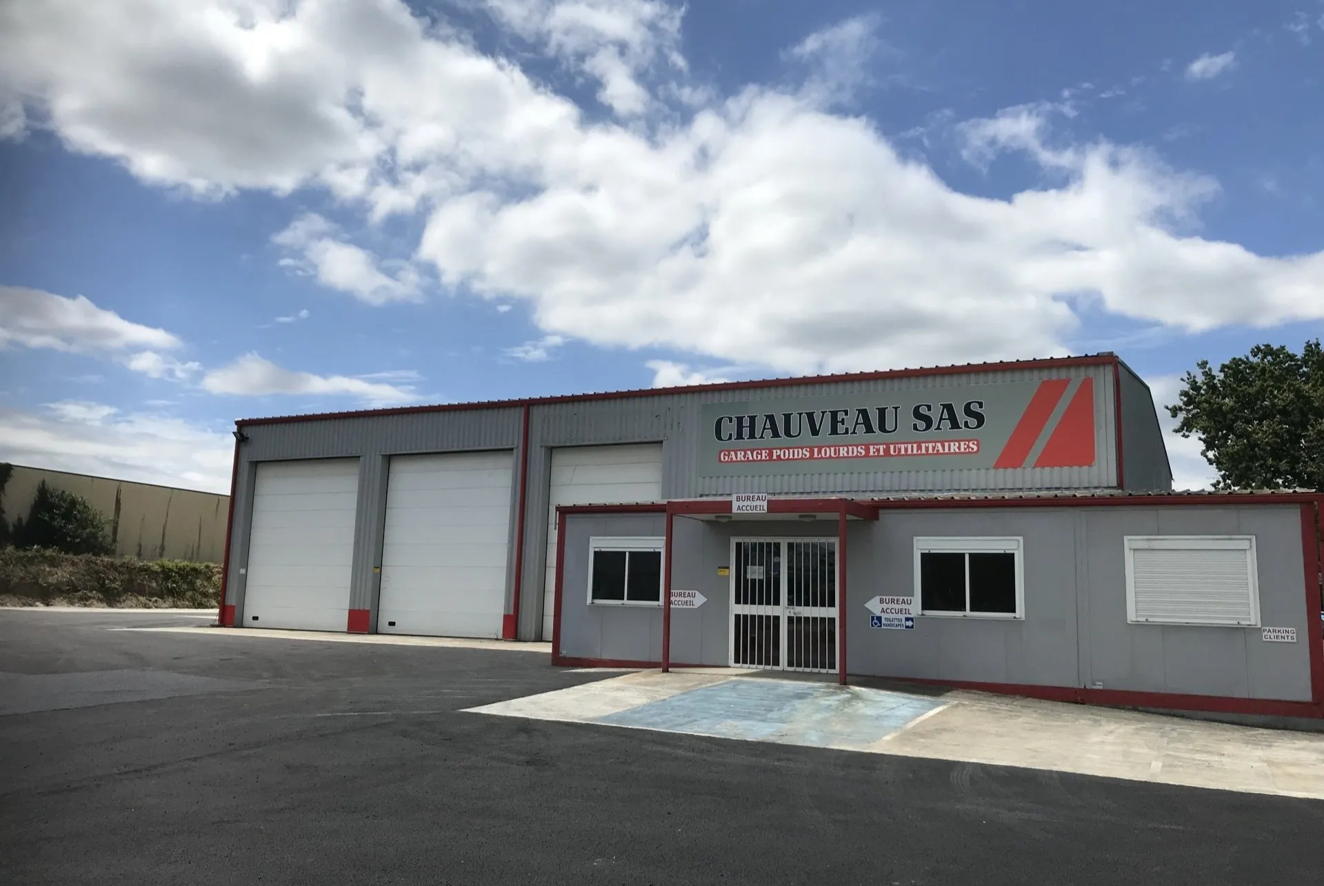exterieur-concession-faurie-renault-trucks-brive-la-gaillarde